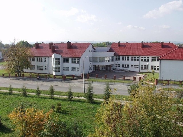Święto Szkoły w Publicznej Szkole Podstawowej numer 2 w Szydłowcu. Festyn odbędzie się pod hasłem "I Ty zostań przyjacielem szkoły".