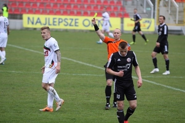 Bytovia - GKS Tychy 0:1 TRANSMISJA LIVE + RELACJA Strzelcem bramki w 30 min. Damian Szczęsny. Piłkarze GKS Tychy dziś grają w Bytowie z Druteksem Bytovią. Obie drużyny walczą o utrzymanie się w I lidze.