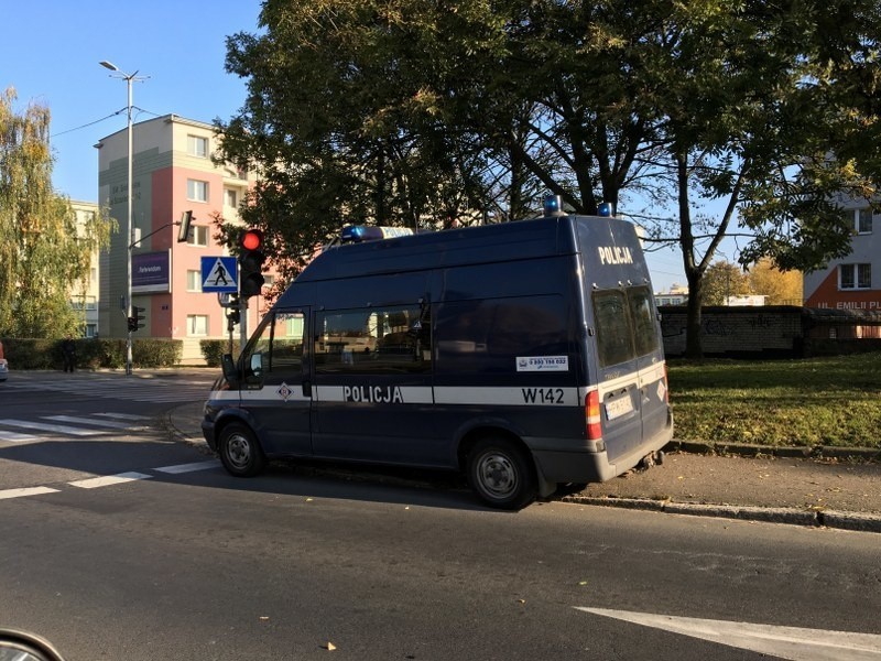 Wypadek na Emilii Plater. Cysterna zderzyła się z osobówką [zdjęcia]