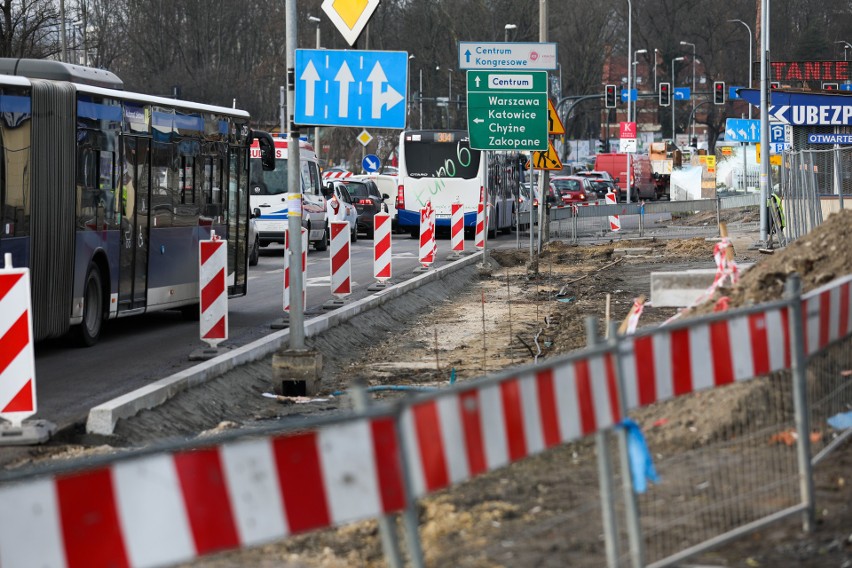 Prace na Kamieńskiego skutecznie zablokowały dojazd do ronda...