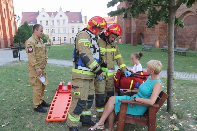 Ćwiczenia strażackie w Zespole Szkół Ogólnokształcących nr 1 w Chełmnie.
