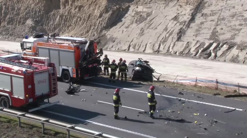 Jedna osoba zginęła w zderzeniu trzech samochodów na...