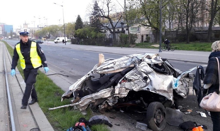 Policjanci ustalają tożsamość mężczyzny, który zginął.