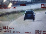 Desperat na drodze pod Wrocławiem. Jechał o 100 km/h za szybko! Nagrała go policyjna kamera 
