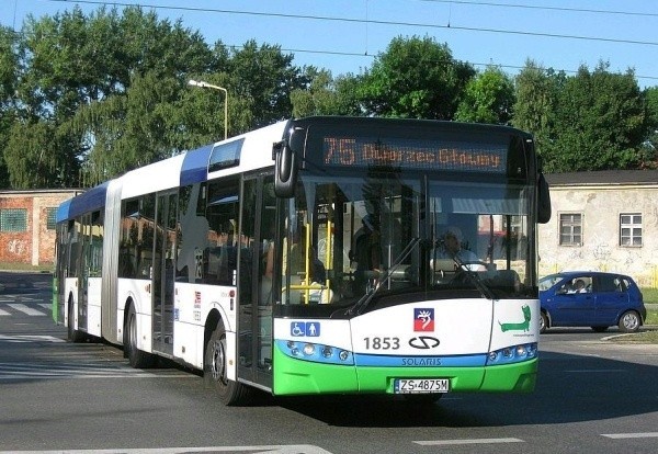 Podobne prace będą wykonywane na tym skrzyżowaniu także w dniach 28 i 29 września. Wówczas także z linii 75 zostaną wycofane autobusy przegubowe.  