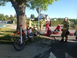 Motocyklista z pasażerem uderzył w drzewo! Skończyło się tragedią!