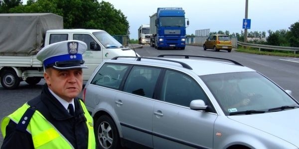 - To jedno z najniebezpieczniejszych skrzyżowań - mówi podkomisarz Sławomir Nowak, naczelnik wydziału ruchu drogowego.