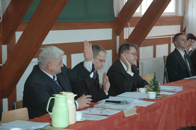 Trzech radnych PiS nie poparło budżetu. Leon Cuprych (od lewej) wstrzymał się od głosu, a Marek Janas i Jerzy Bielawski byli przeciwni.