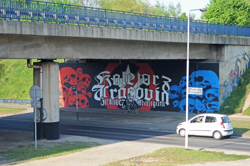 Nowe graffiti w Poznaniu. Kibice pomalowali wiadukt na...