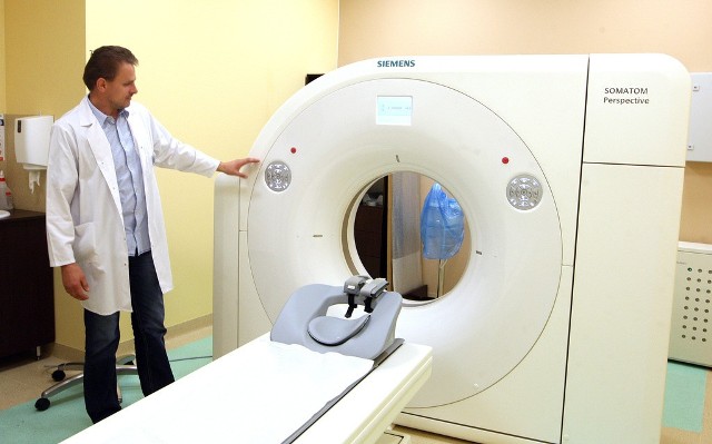 - Możemy zrobić wszystkie badania, które robi się w konwencjonalnej tomografii komputerowej szybciej i bezpieczniej - mówi dr Andrzej Różański, zastępca komendanta ds. medycznych w 109 szpitalu wojskowym w Szczecinie.