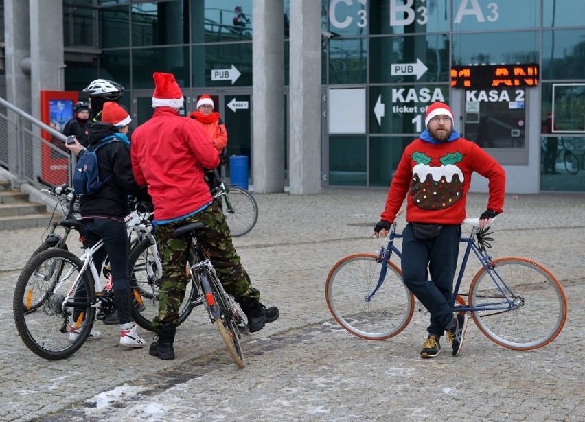 Mikołaje Na Rowerach 2016. Pojechali dla Orkiestry! [WIDEO]