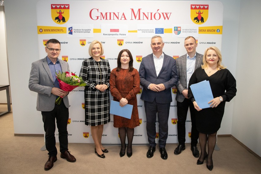 W gminie Mniów powstało Centrum Usług Społecznych. W otwarciu wzięła udział Renata Janik, wicemarszałek województwa świętokrzyskiego