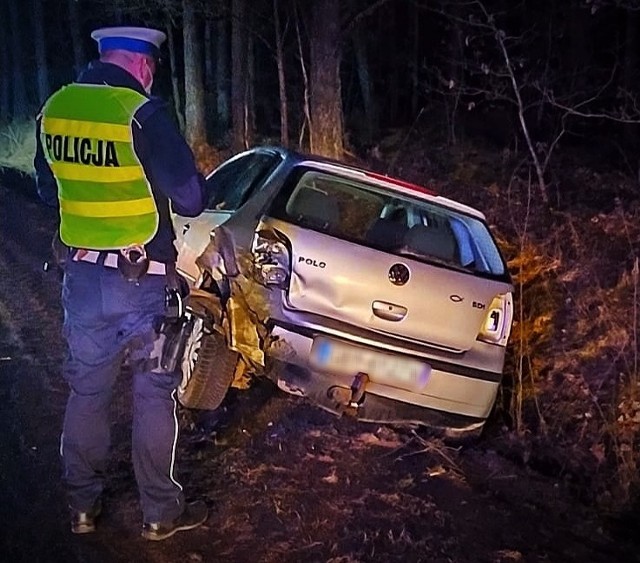 18-latek stracił prawo jazdy. Walnął w tył volkswagena.