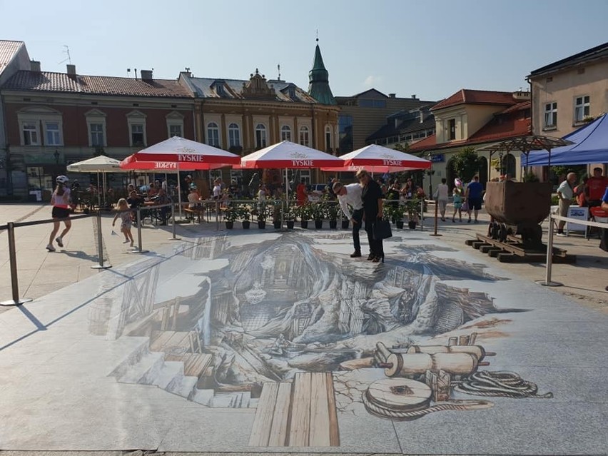 Na Rynku Górnym w Wieliczce powstała kompozycja anamofriczna...