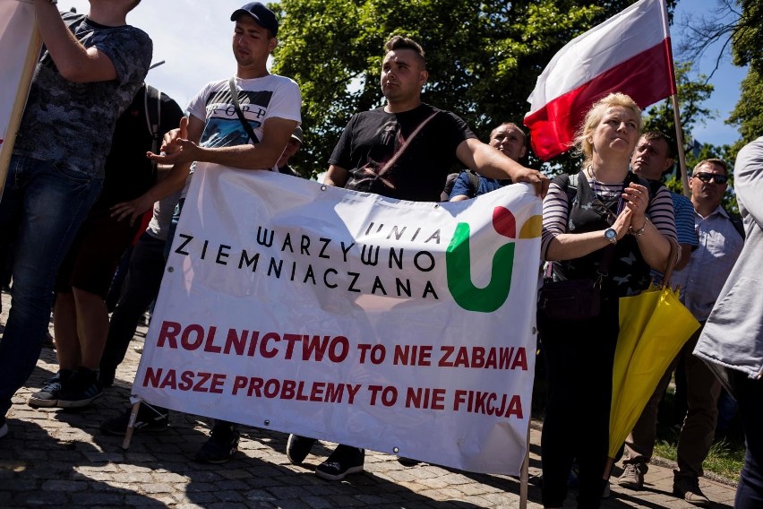 Protest rolników w Warszawie 6 lutego AGRO POWSTANIE 2019 Rolnicy zapowiadają "oblężenie Warszawy"