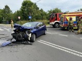 Groźny wypadek samochodowy w Skierniewicach. Sprawcą był 83-letni kierowca. Ranna pasażerka została przetransportowana do szpitala