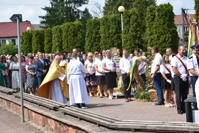 Dożynki w Iwaniskach. Zobacz zdjęcia z oficjalnej części uroczystości. Więcej na kolejnych slajdach >>>