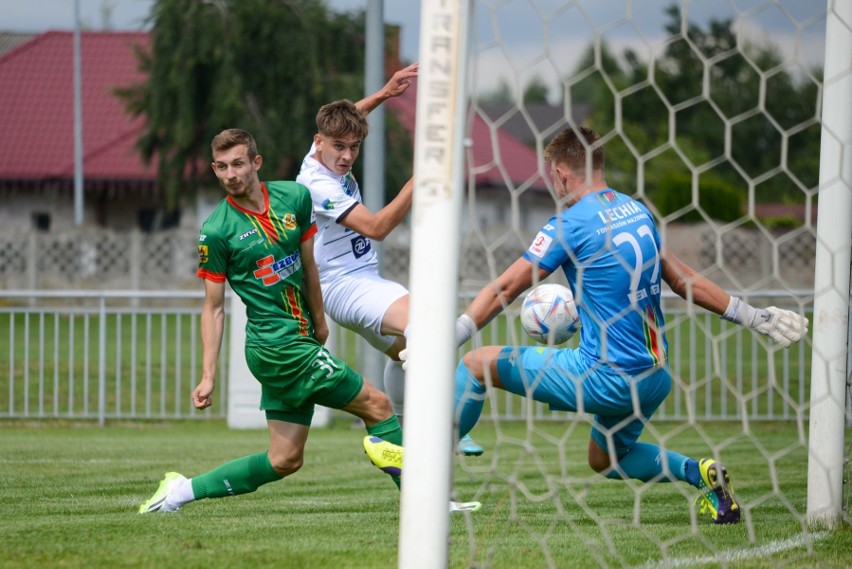 Star Starachowice wygrał z Lechią Tomaszów Mazowiecki 2:0.