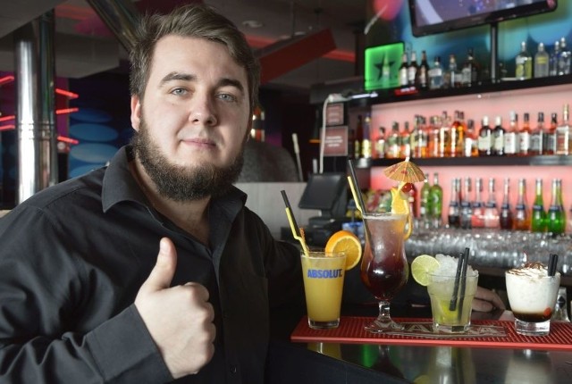 Bartek Pawlak, barman z kieleckiego MK Bowling & Kosmos Klubu radzi jak przygotować pyszne drinki na domowego Sylwestra.