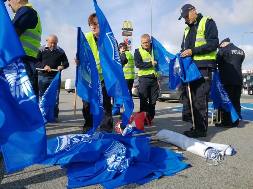 800 naszych policjantów domaga się w Warszawie większych podwyżek