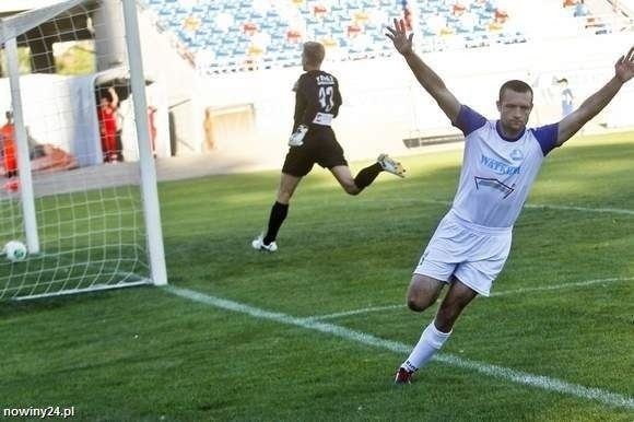 Piotr Prędota zdobył dziś dwa gole, jeden dla Stali, drugi dla Sokoła Sieniawa.