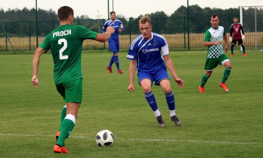 Proch Pionki przegrał 0:2 z Bronią Radom. Mecz rozegrano na boisku w Suskowoli. W obu zespołach zagrało dużo testowanych piłkarzy
