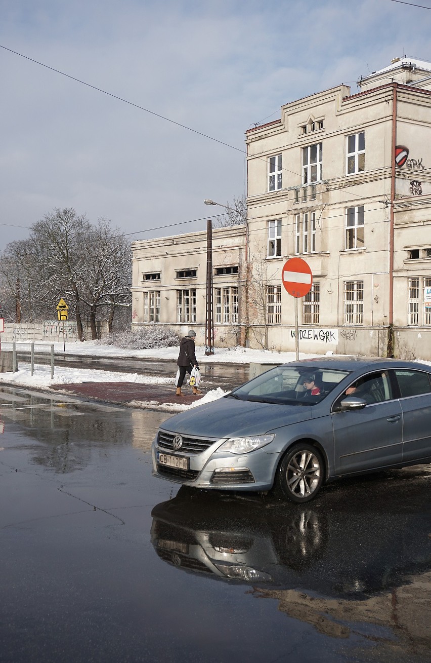 Uwaga! Jutro zamkną fragment  ulicy Dąbrowskiego. Rozpoczyna się długo wyczekiwany remont. UTRUDNIENIA