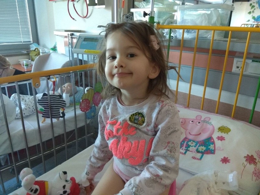Trwa dramatyczna walka o życie dwuletniej Tosi Czarneckiej z Kielc. Te słowa rozrywają serce. Zobacz film