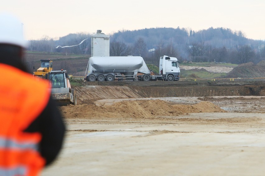 Ekspresówka z Lublina do Rzeszowa wychodzi z ziemi. Kiedy pojadą nią pierwsi kierowcy? Zobacz zdjęcia!