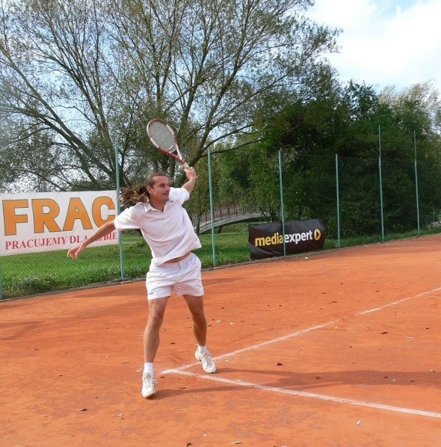 Po pasjonującym pojedynku finałowym, zwycięzcą zawodów rozgrywanych na tarnobrzeskich kortach tenisowych został Jacek Rejczak ze Starachowic (na zdjęciu).