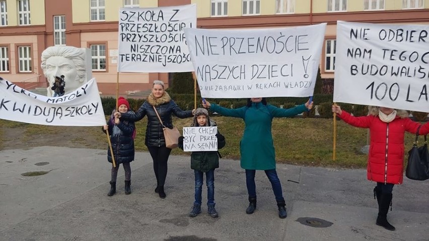 Szkoła Podstawowa numer 2 w Sandomierzu zostaje w swojej siedzibie (ZDJĘCIA, WIDEO)