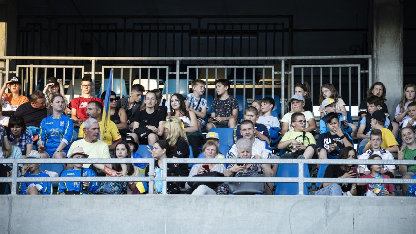 Kibice wspierali w Rzeszowie piłkarki Ukrainy i Szkocji