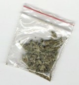 Zgłosił na policję, że zamiast  kilograma marihuany sprzedali mu paczkę z pociętym papierem