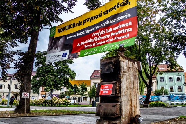 Na Rynku w Skawinie stanął "pomnik" kopciucha