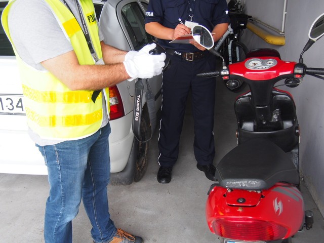 Kilka minut po godzinie 6, we wtorek (14 czerwca) dyżurny świebodzińskiej policji otrzymał zgłoszenie o kradzieży motoroweru z posesji przy ul. Kościuszki w Świebodzinie. 