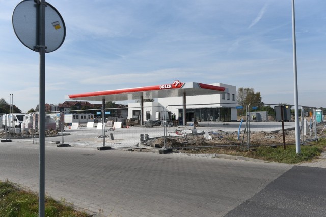 Na zdjęciu - Budowa stacji PKN Orlen, pomiędzy ulicami Polną i Forteczną w pobliżu Osiedla JAR.