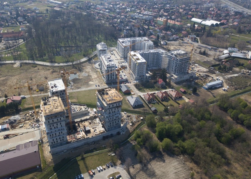 Kilku deweloperów buduje swoje osiedla na terenie pomiędzy...