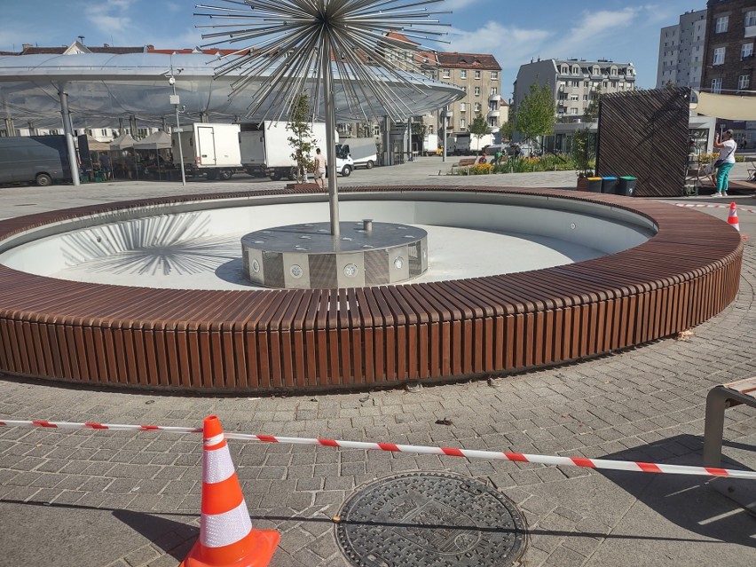 Nie działa nowa fontanna na rynku Łazarskim.