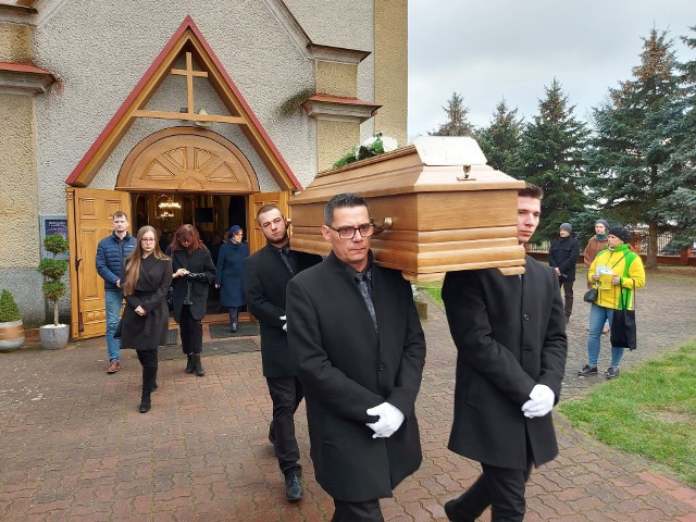 Uroczysta msza święta pogrzebowa odbyła się w parafii w Kazanowie. Duchowny następnie spoczął na miejscowym cmentarzu.