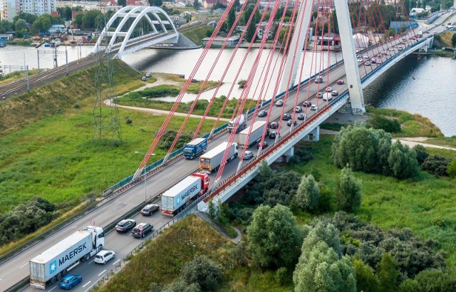 Jak wynika z badania, wśród respondentów, którym zdarzyło się wynajmować auto, znalazło się najwięcej kierowców z dochodami od 7000 zł w górę (39 proc.).