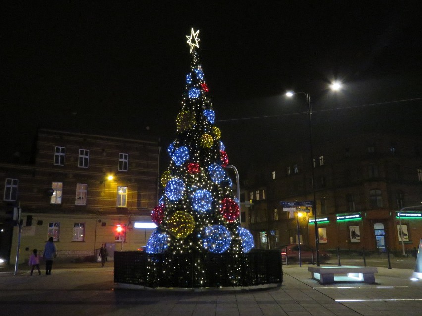 Piekary Śląskie: Rozbłysnęła choinka i pojawił się świąteczny prezent [ZDJĘCIA]