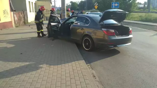 W niedzielę, 26 maja, doszło do wypadku na ul. Sierakowskiego w Radomsku. 2 osoby zostały ranne.