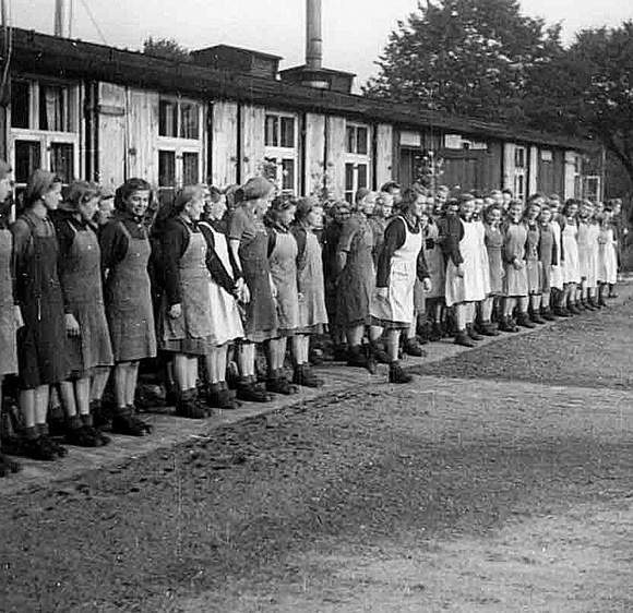 Obóz Służby Pracy Rzeszy (RAD) w podmiasteckim Kawczu. Zdjęcie z 1943 roku.