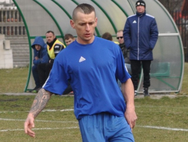 Mirosław Kalista w 2 minucie dał Łysicy Bodzentyn prowadzenie w meczu z GKS Nowiny i jego zespół już nie oddał zaliczki.