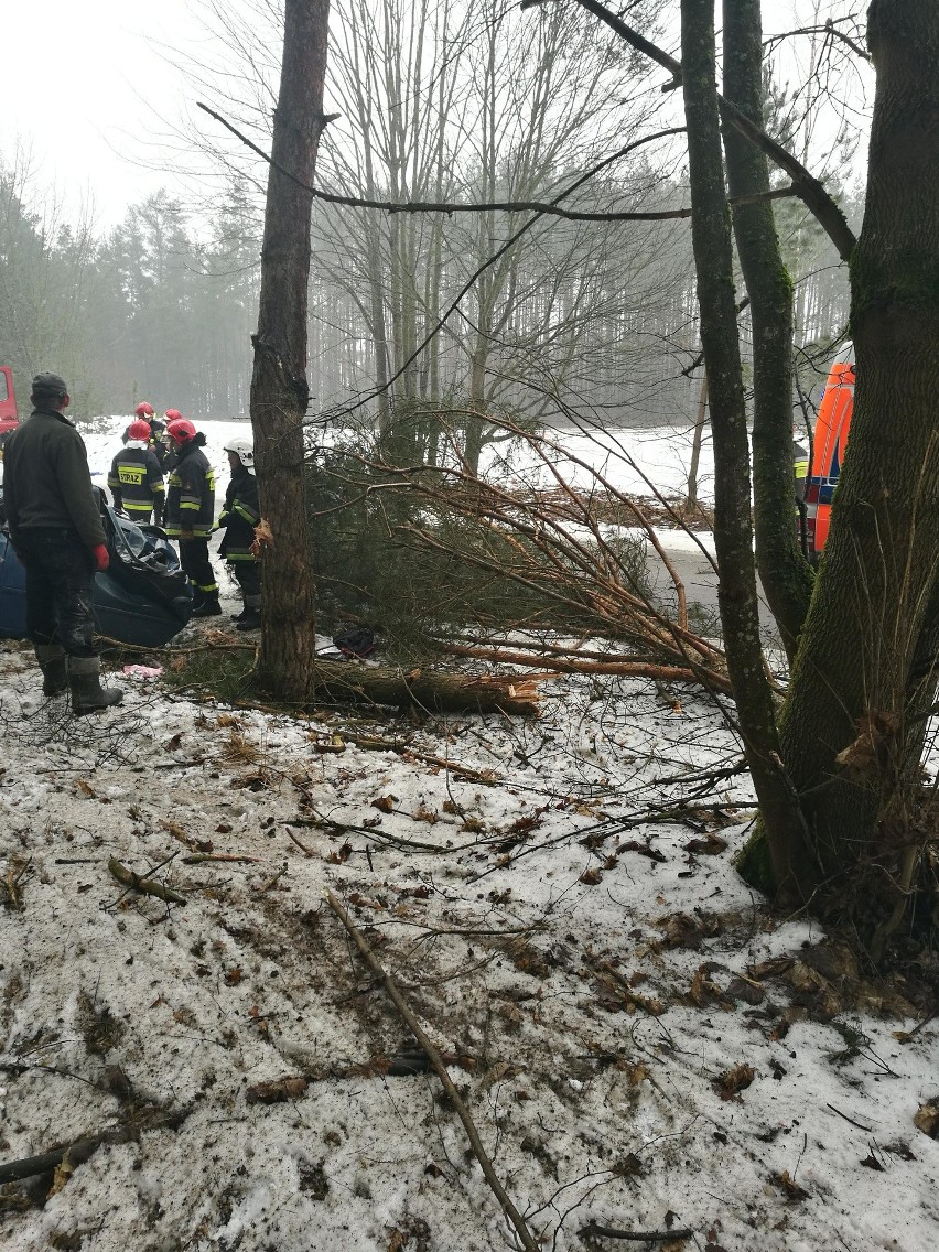 Dobrzyniówka. Wypadek w gminie Jasionówka. Trzy osoby...