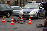 Rowerzysta potrącony na Kapuściskach w Bydgoszczy. Trafił do szpitala