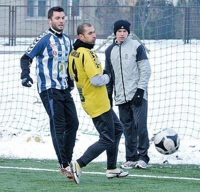 Maciej Kowalczyk (w środku) to jeden z pretendentów do miejsca w ataku Sandecji Fot. KOW