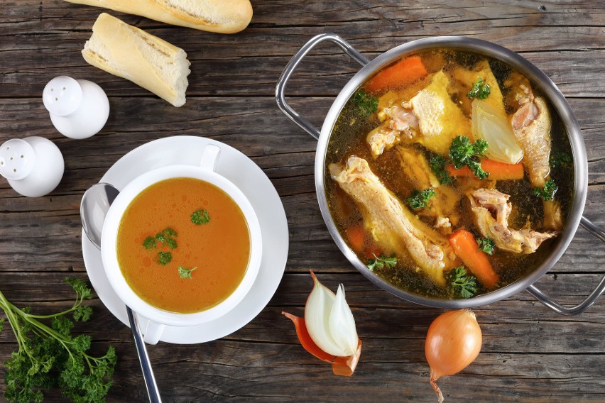Jedzenie zup pozwala uzupełnić w organizmie niedobory...