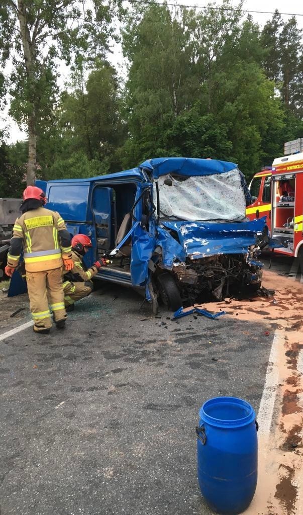 Koźliki. Tragiczny wypadek na DK 19. Zginął kierowca busa [ZDJĘCIA]