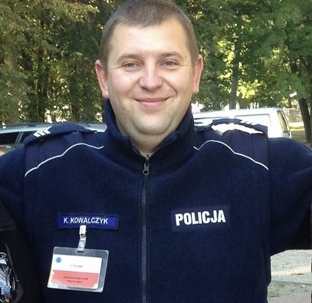 Sierżant sztabowy Konrad Kowalczyk, funkcjonariusz Zakładu Kynologii Policyjnej Centrum Szkolenia Policji w Legionowie.